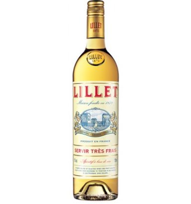 Botella de vino blanco Lillet, con etiqueta blanca y dorada.