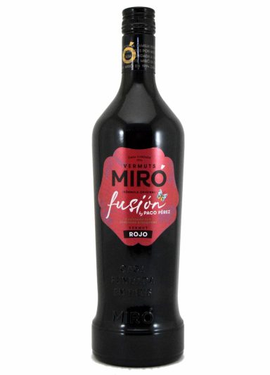 Botella de licor MiRO con etiqueta roja y negra. Contenido 1 litro.